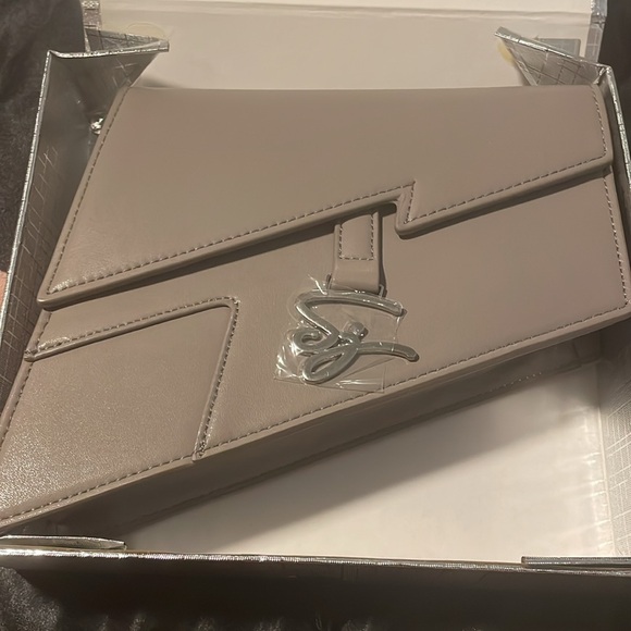 Shane Justin - Picture 3 of 5